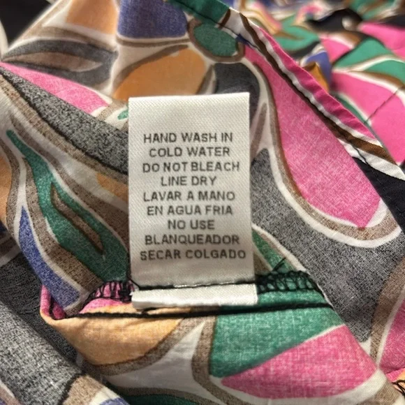 Entro Vibrant Floral Print Short Puff Sleeve Tiered Detail Top Size Medium - Picture 11 of 12